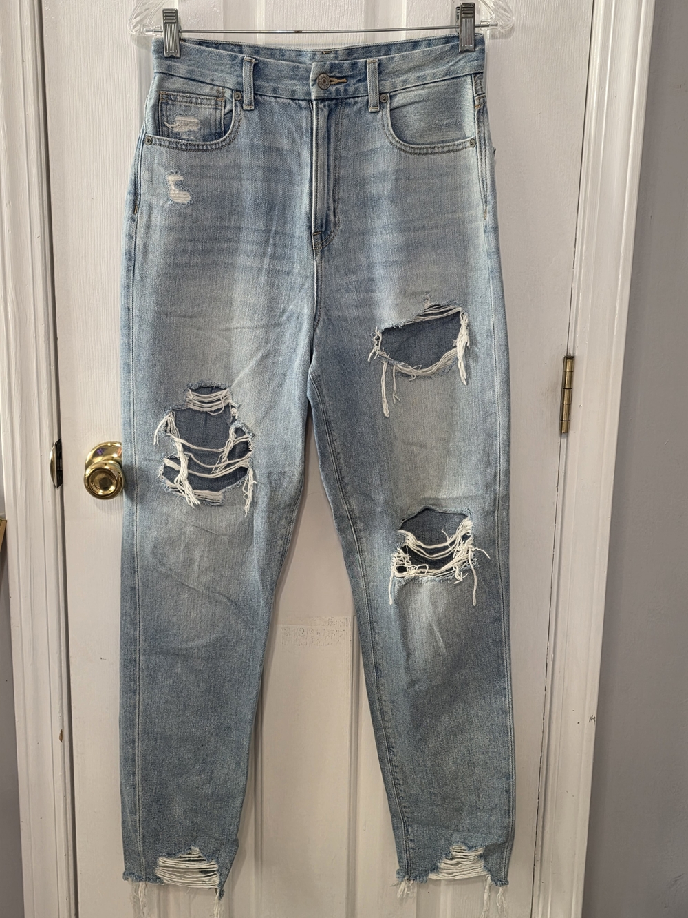 American Eagle Outfitters Light Wash Distressed Curvy Mom Jeans 2 Regular